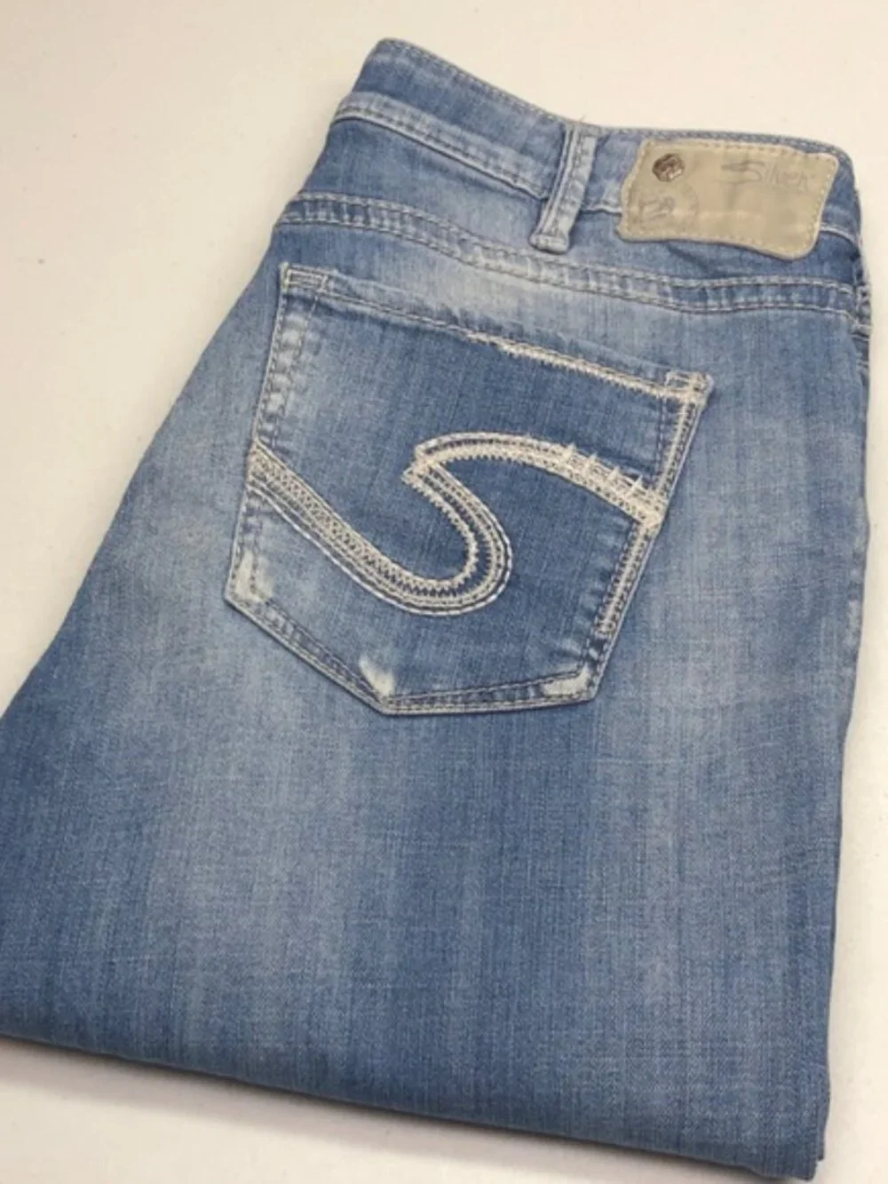 SILVER SUKI HIGH CAPRI JEANS 30x24 ⭐️